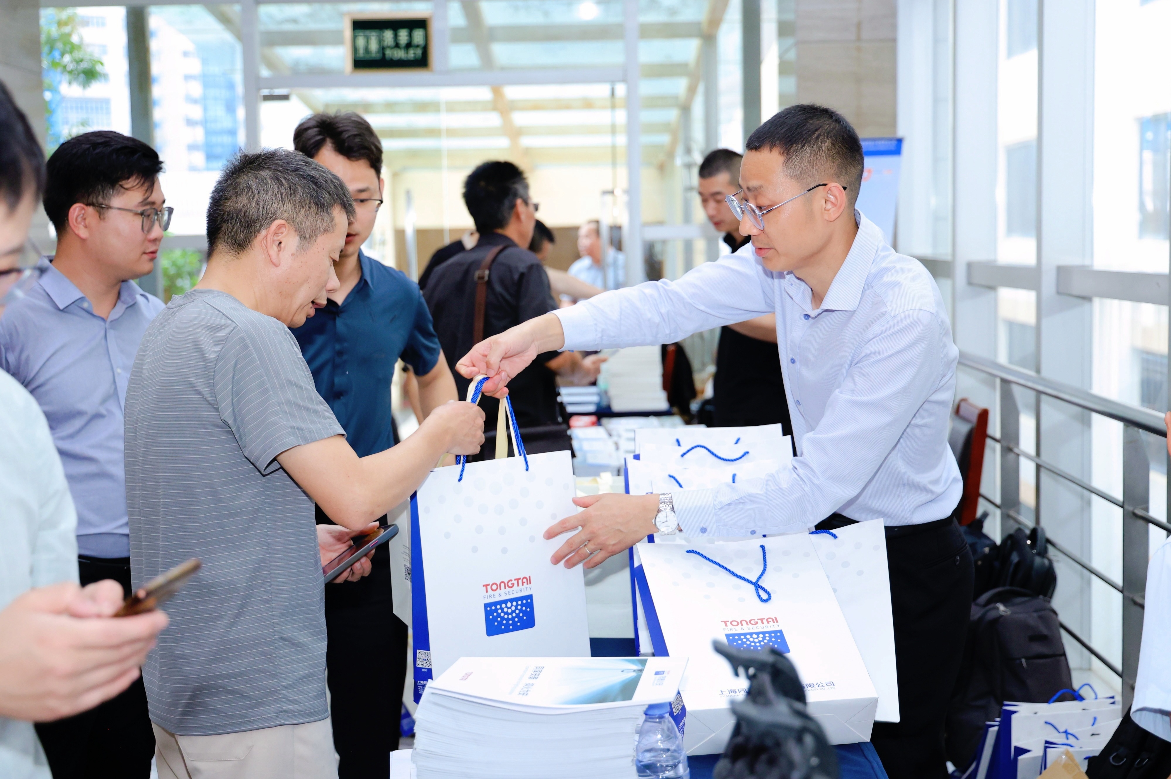 0N1A4911-opq4460338692 0N1A4911-opq4460338692